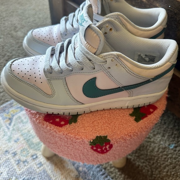 Nike Dunks - Picture 2 of 5